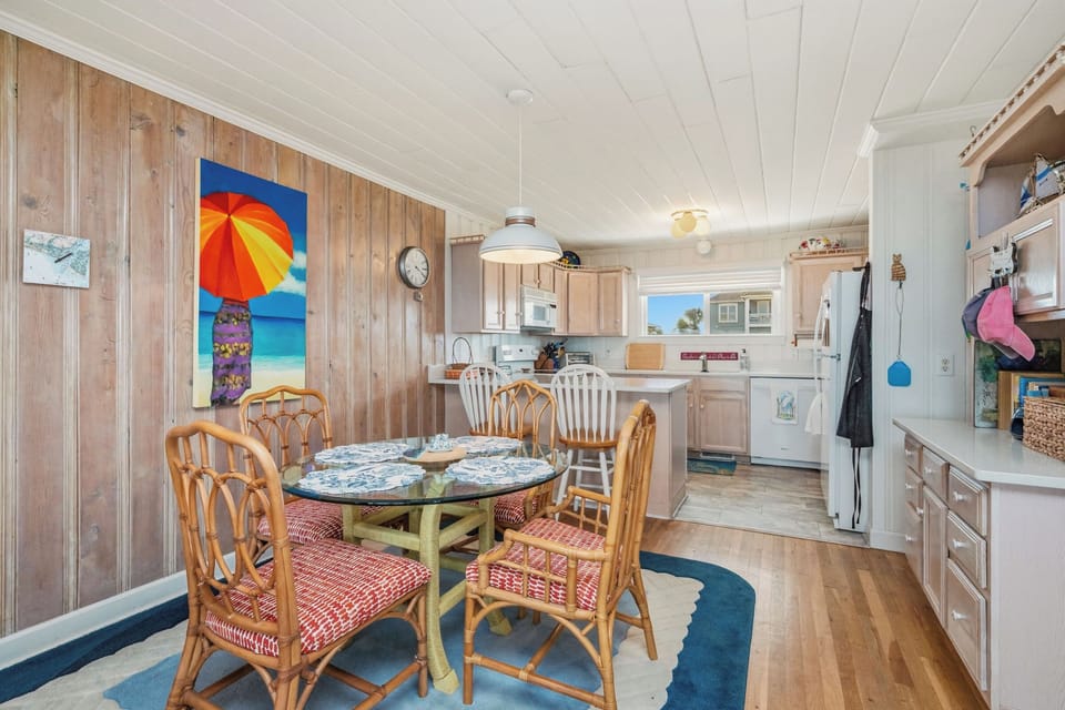 Dining / Kitchen Area - South