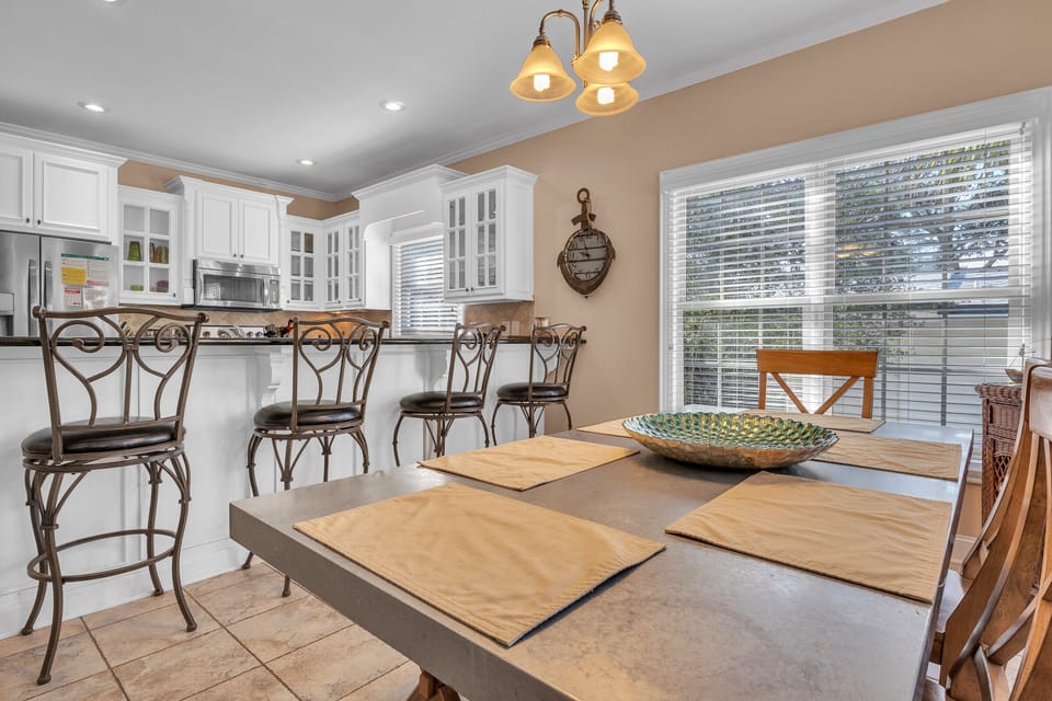 Dining Area - Southwest