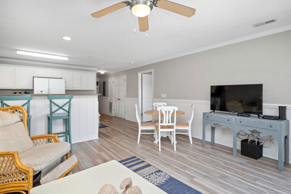 Living / Dining Area - Northwest