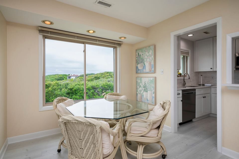 Dining Area - Southwest