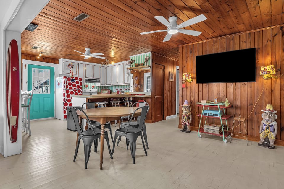Living / Dining Area - Southeast