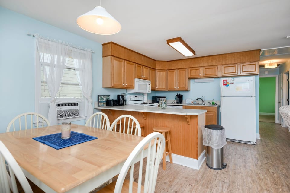 Dining Area - Northeast