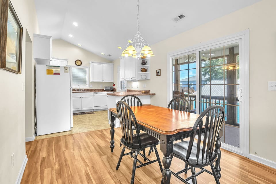 Dining Area - North