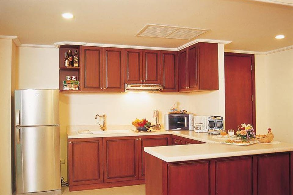 Deluxe Suite, 2 Bedrooms | Private kitchenette | Full-size fridge, coffee/tea maker