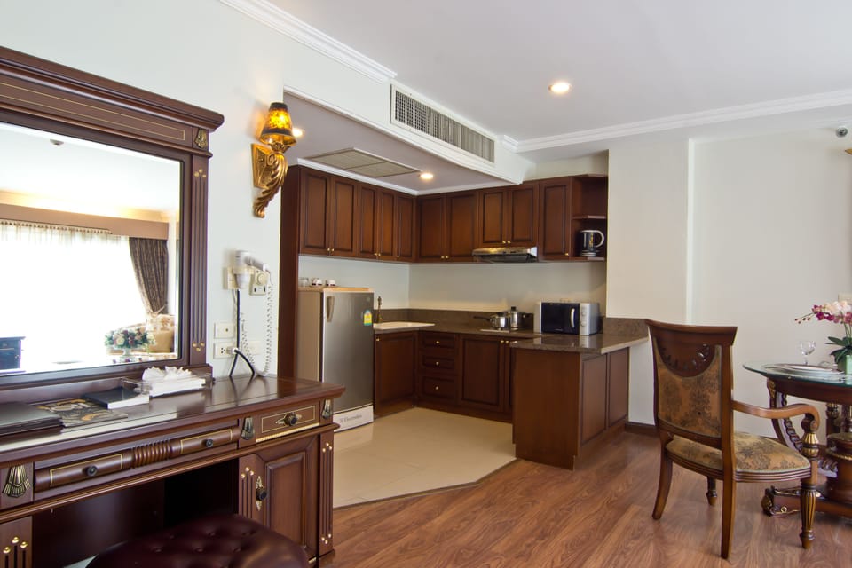 Superior Room | Private kitchen | Full-size fridge, coffee/tea maker