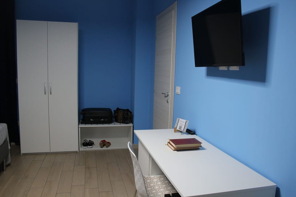 Superior Quadruple Room | Bathroom | Shower, free toiletries, hair dryer, bathrobes