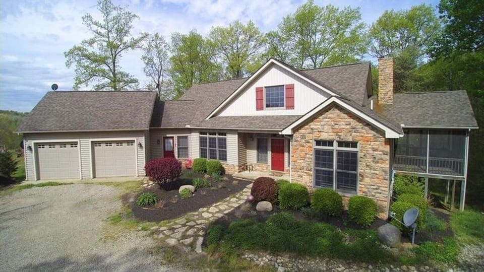 Front view of Rocky Pine Lodge