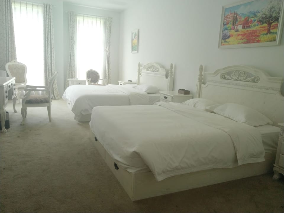 Classic Quadruple Room, 2 Queen Beds | Desk, blackout drapes, WiFi (free)