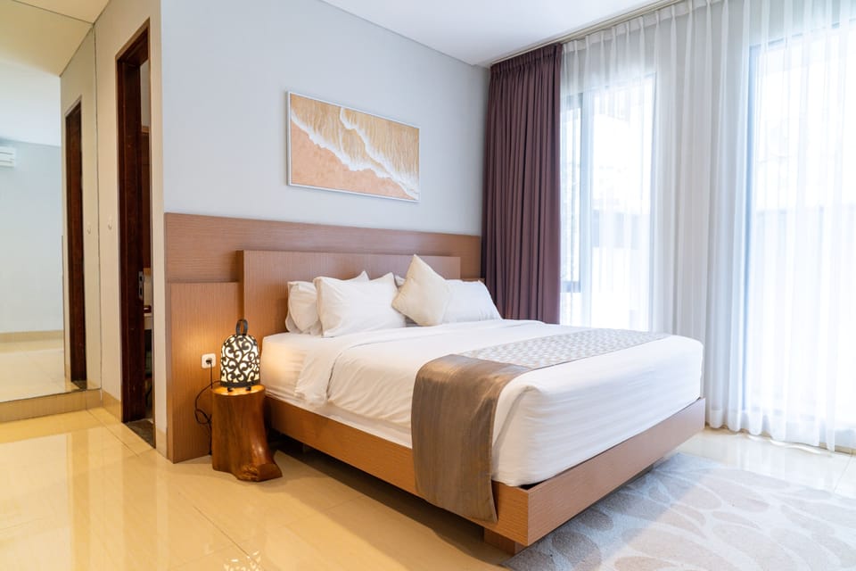 6 bedrooms, desk, iron/ironing board, rollaway beds