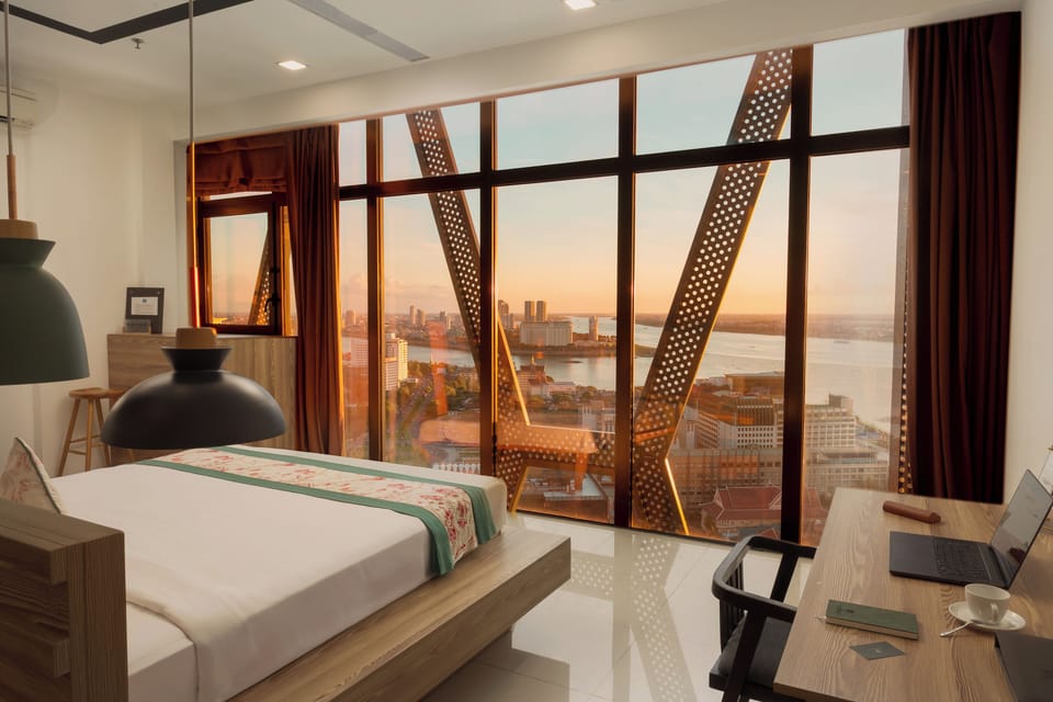 Executive Suite, 1 King Bed | Lake view