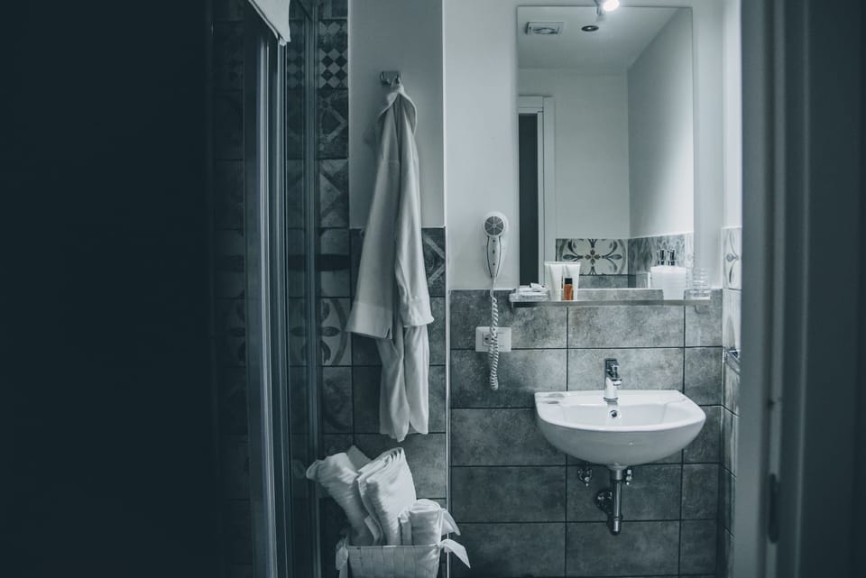 Basic Double Room | Bathroom | Shower, rainfall showerhead, free toiletries, hair dryer