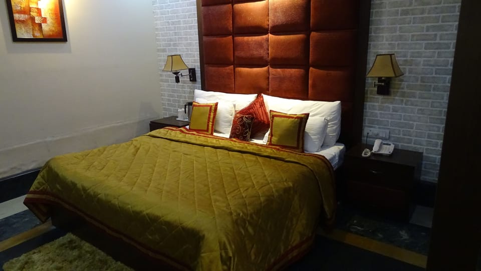 Deluxe Double Room | In-room safe, soundproofing, iron/ironing board, free WiFi