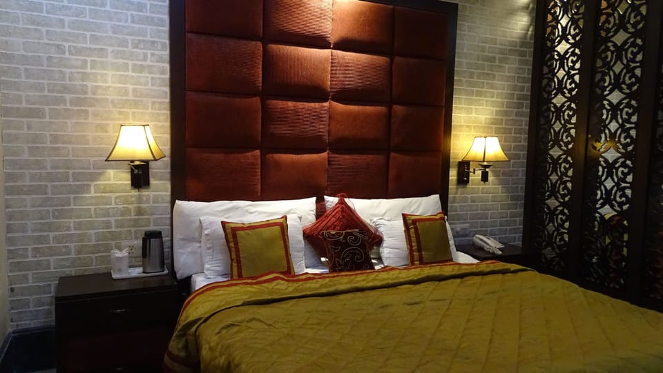 Deluxe Double Room | In-room safe, soundproofing, iron/ironing board, free WiFi