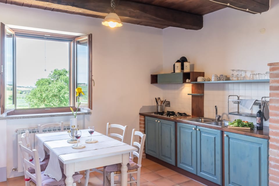 Duplex | Premium bedding, desk, free WiFi