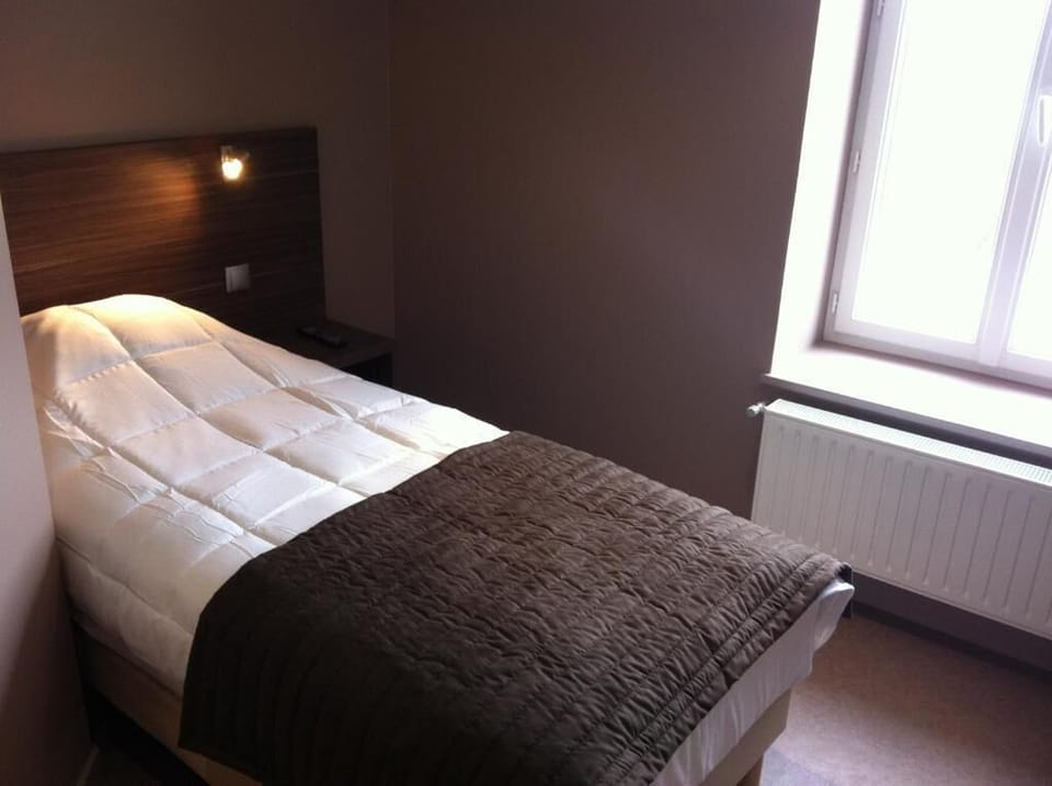 Classic Single Room, Garden View | Rollaway beds (surcharge), WiFi (free), individually decorated