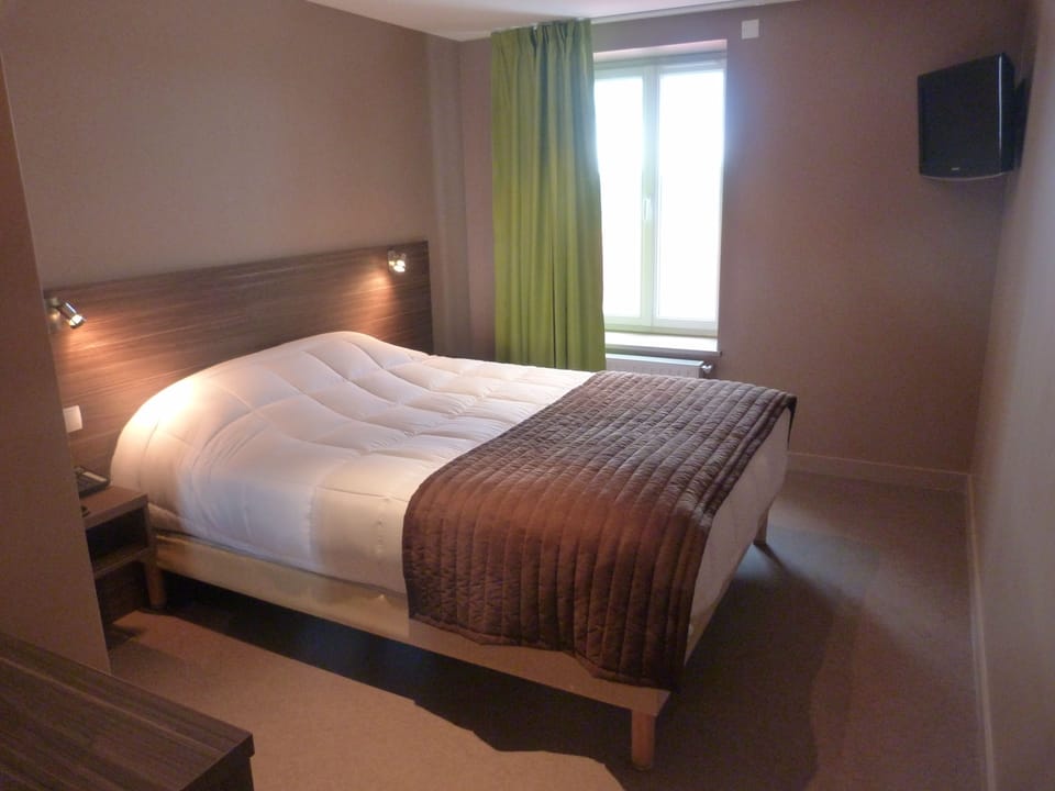 Rollaway beds (surcharge), WiFi (free), individually decorated