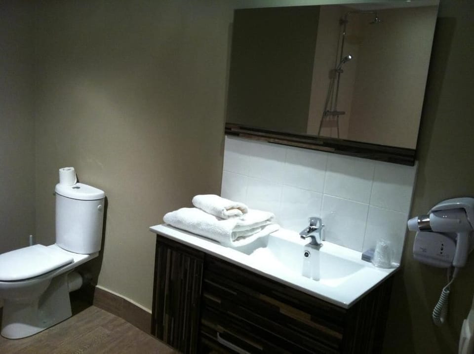 Superior Double Room | Bathroom