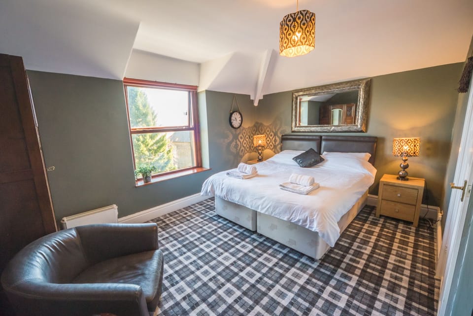 Double Room, Ensuite (7) | Iron/ironing board, free WiFi
