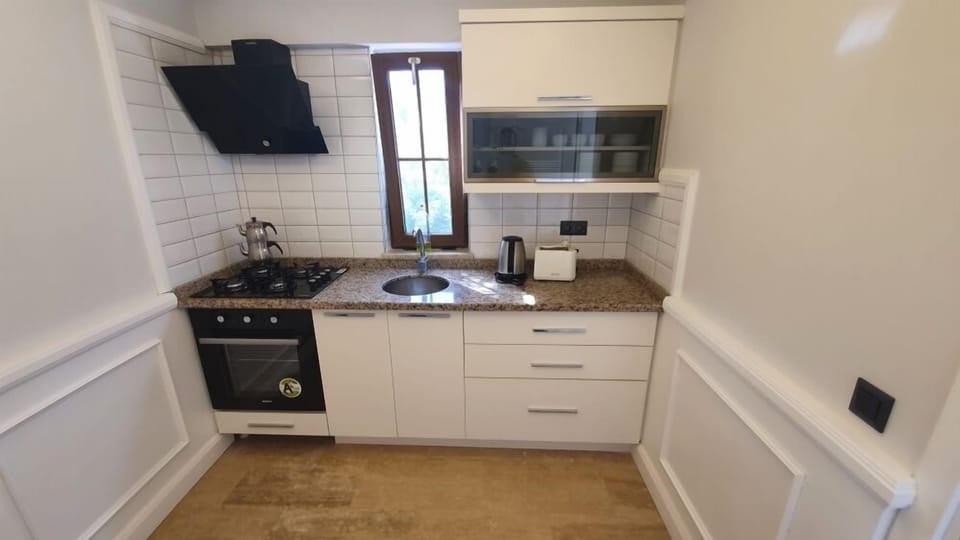Family Duplex, 2 Bedrooms | Private kitchen | Full-size fridge, microwave, oven, stovetop