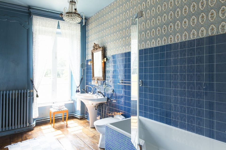 Castle | Bathroom | Combined shower/tub, deep soaking tub