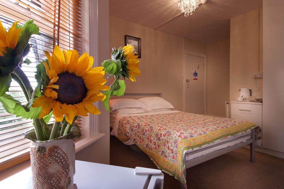 Deluxe Townhome (Room 6) | Select Comfort beds, soundproofing, iron/ironing board, free WiFi