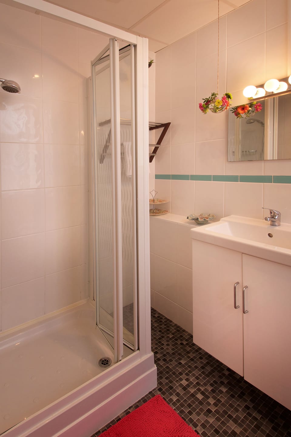 Double Room (Room 4) | Bathroom | Shower, hair dryer, towels