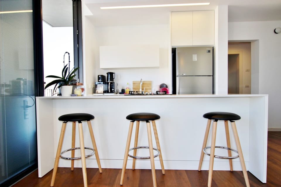 Luxury Apartment, Multiple Beds | 2 bedrooms, blackout drapes, iron/ironing board, free cribs/infant beds