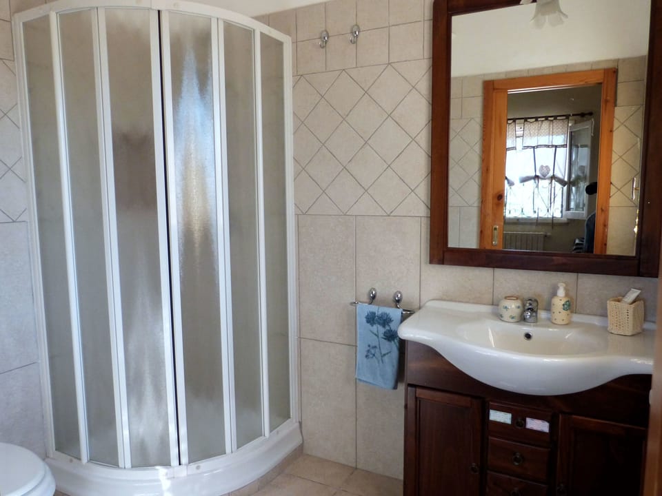 Apartment, Terrace | Bathroom | Free toiletries, hair dryer, bidet, towels