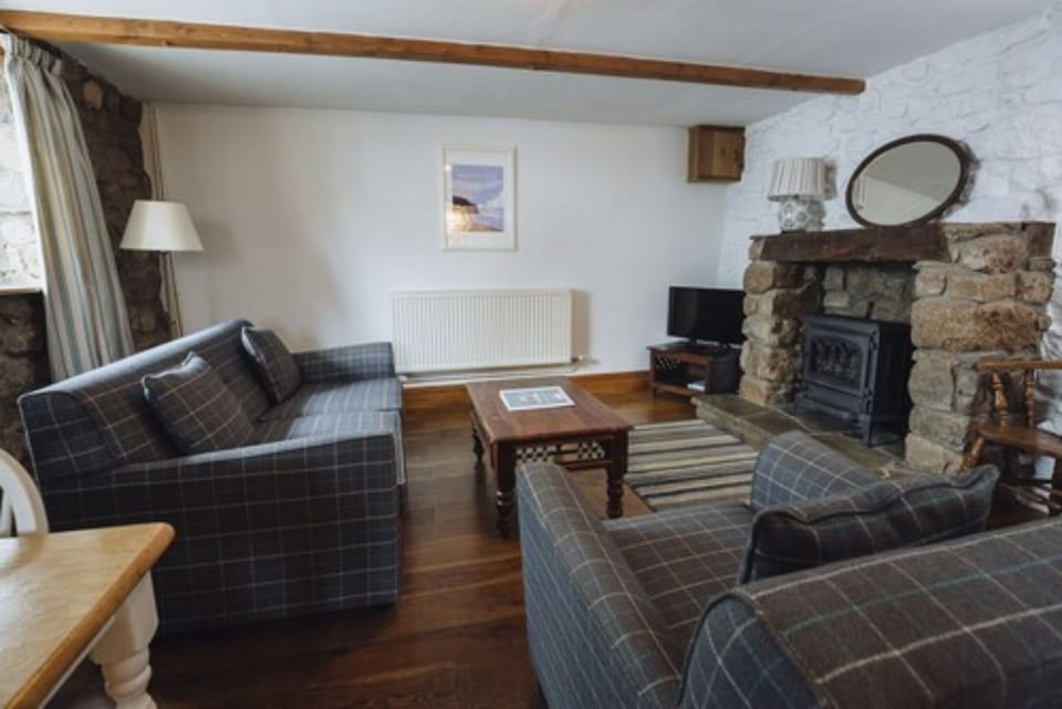 Classic Cottage, 1 Bedroom | Living room | TV