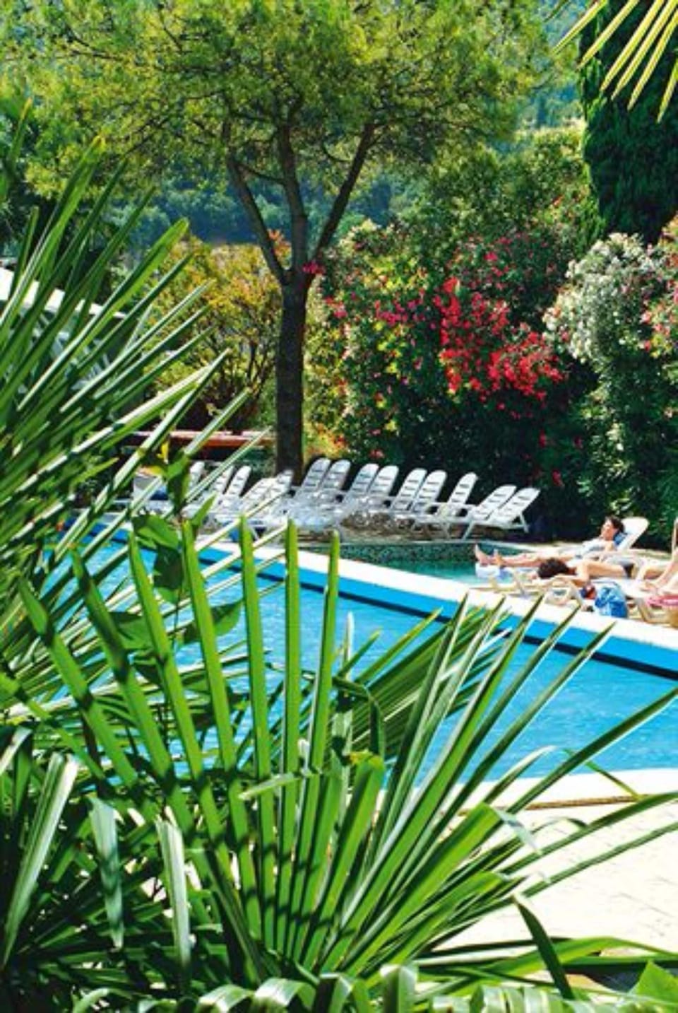 2 outdoor pools, sun loungers