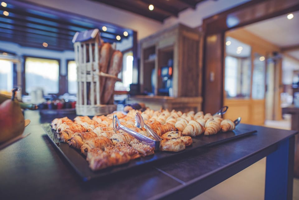 Daily buffet breakfast for a fee