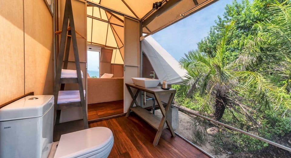 Luxury Tent  | Bathroom | Shower, rainfall showerhead, free toiletries, towels