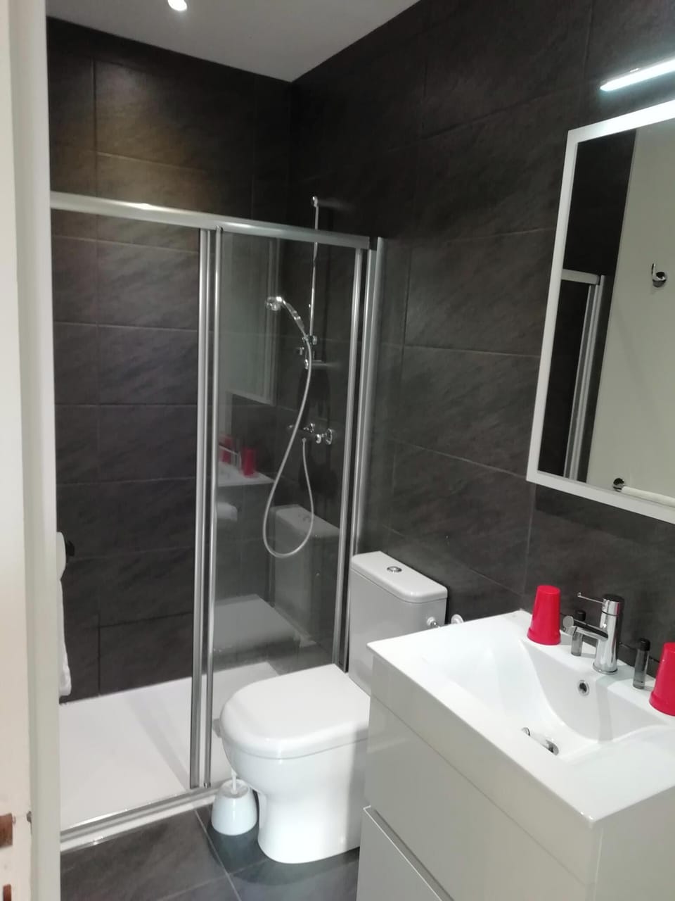 Shower, free toiletries, towels