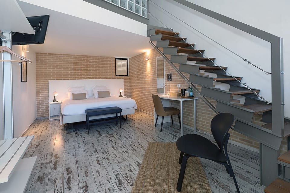 Duplex Room | Desk, soundproofing, free cribs/infant beds, free WiFi