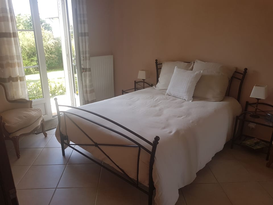 Comfort Double Room, Courtyard Area | Blackout drapes, soundproofing, free WiFi, bed sheets