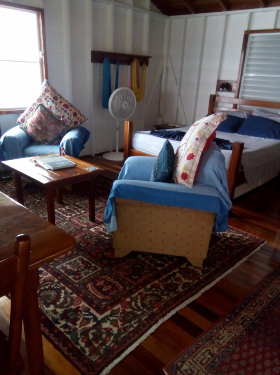 Cottage, 1 Queen Bed with Sofa bed, Beachfront | Living area
