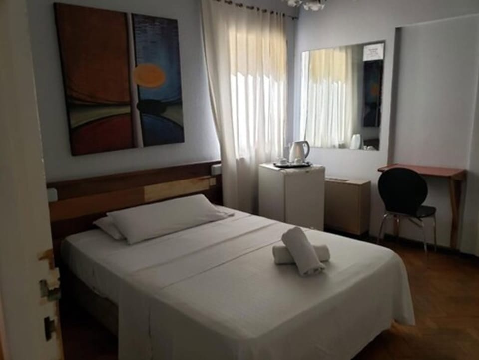 Egyptian cotton sheets, premium bedding, down comforters, pillowtop beds