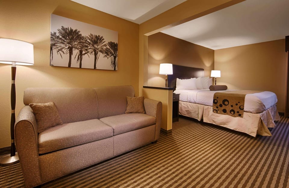Single Room, 1 King Bed, Ensuite | In-room safe, iron/ironing board, free WiFi, bed sheets