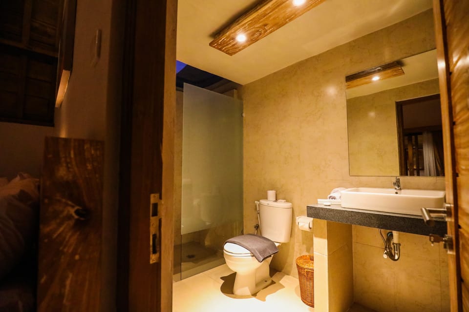 Classic Bungalow, 1 Bedroom, Garden View | Bathroom | Shower, free toiletries, towels, soap