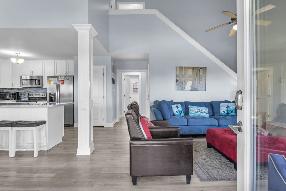 Front Entrance / Open Area - 1st Level