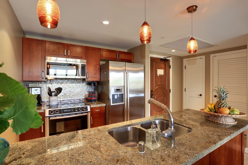 Full kitchen with Bosch stainless steel appliances