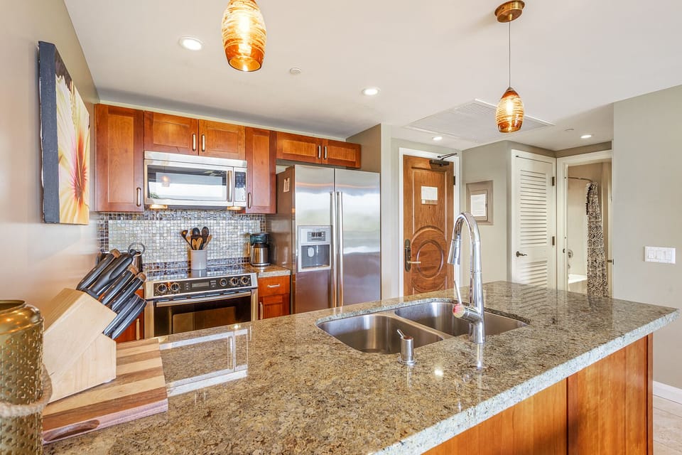 Full Kitchen with all Bosch stainless steel appliances - Kitchen with all Bosch stainless steel appliances.  Stocked with all the dishware, cookware, and utensils needed to prepare meals in