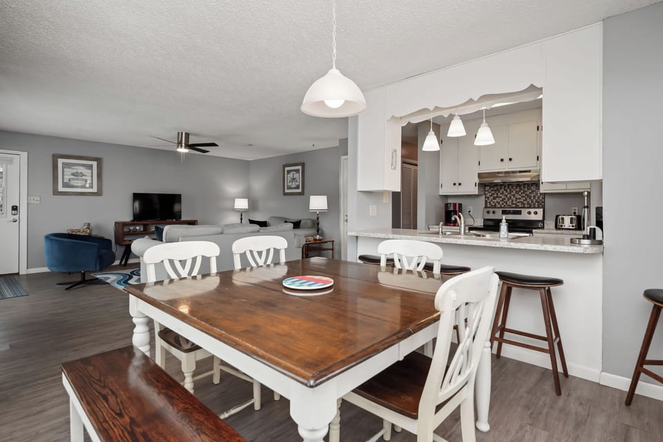 Dining Area - Southeast