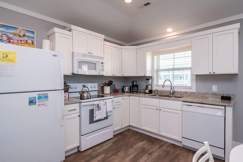 Kitchen / Eat-in Area - North