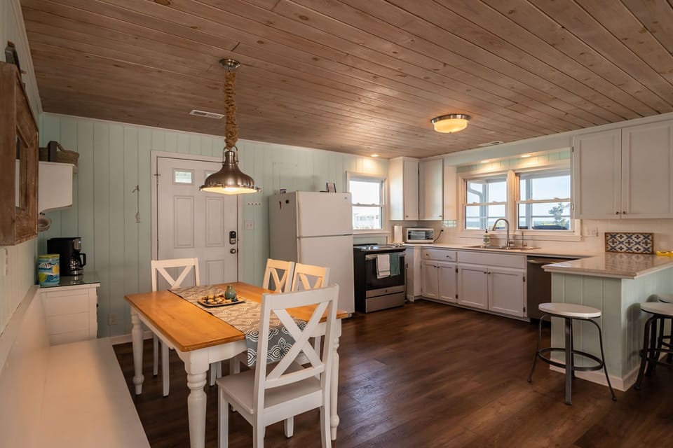 Dining / Kitchen - Southeast