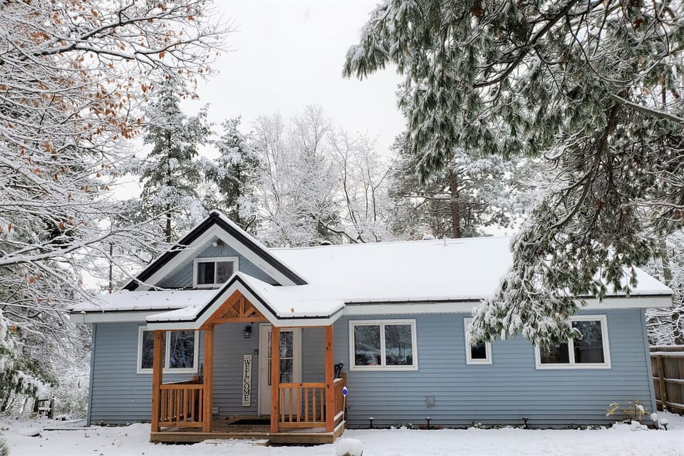 The cottage is popular with snowmobilers.  Plent of parking!
