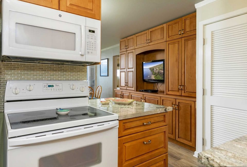 Full kitchen