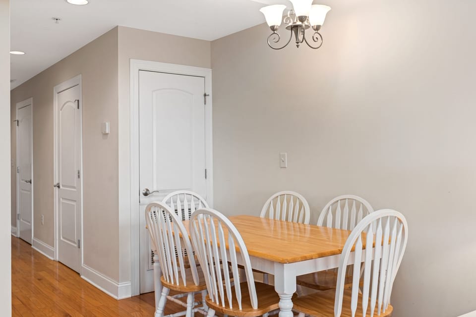 Dining Area - South