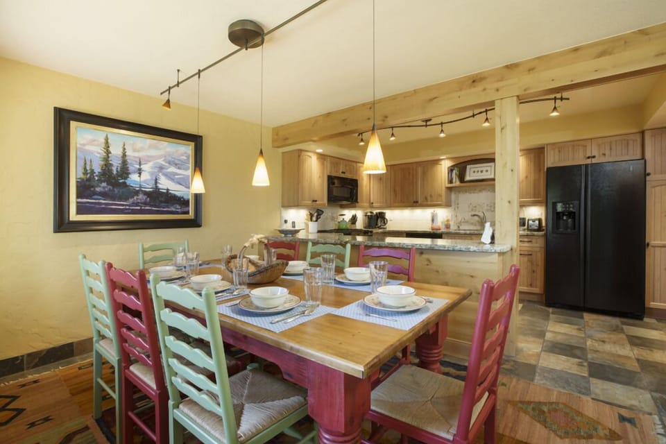 View into the 8-person dining area with reading alcove into the kitchen area.