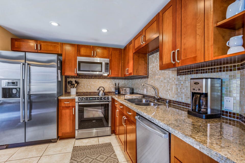 Kitchen --- All-Bosch stainless steel appliances & granite count